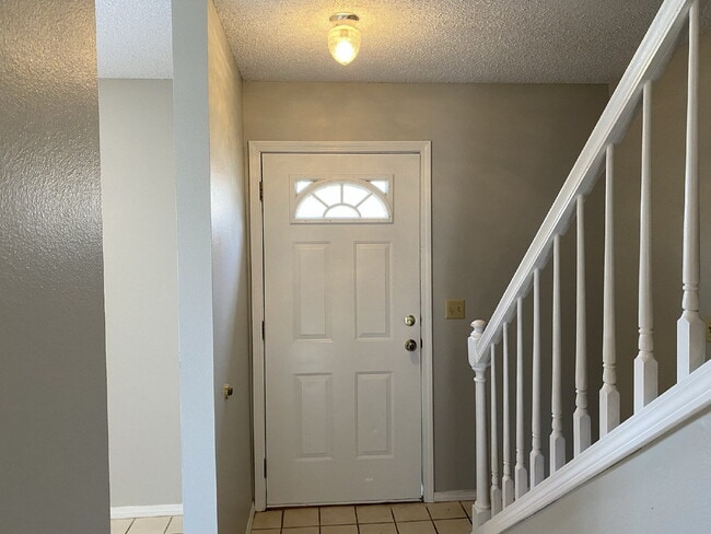 Building Photo - 503 Cammellia Dr Unit B