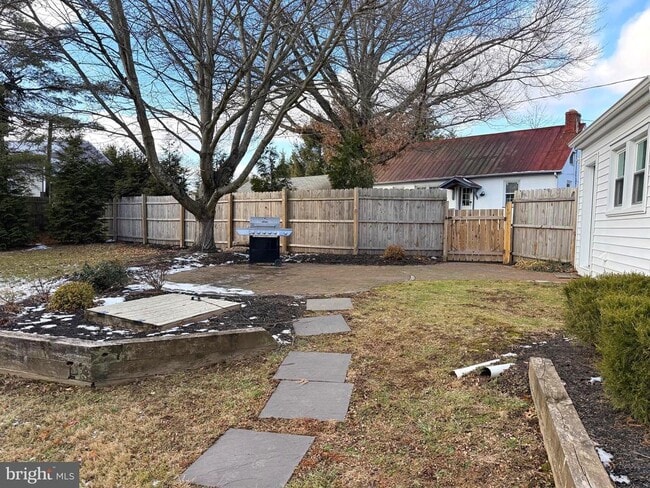 Building Photo - 631 Penns Park Rd