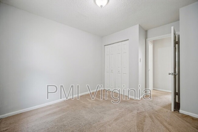 Building Photo - 3310 Scarborough Way