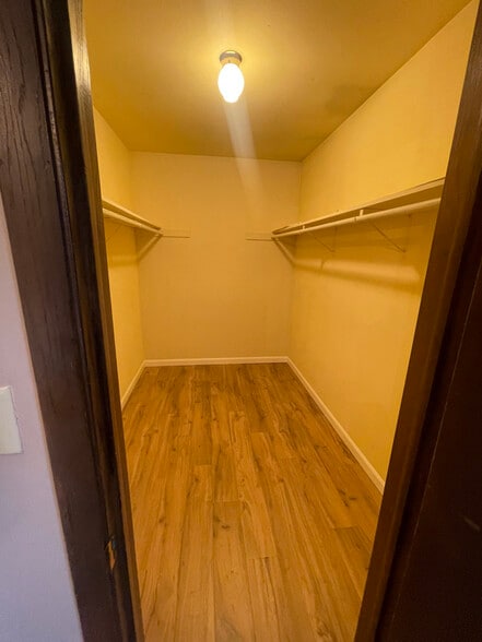 Building Photo - 5965 Teakwood Dr