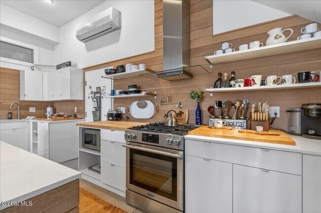 Building Photo - 5 Swanner Ln