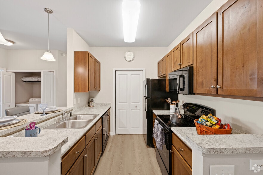 Carolina - 2BR, 2BA - 1,158SF - Kitchen - Vinings at Carolina Bays