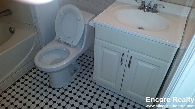 Building Photo - 60 Egmont St