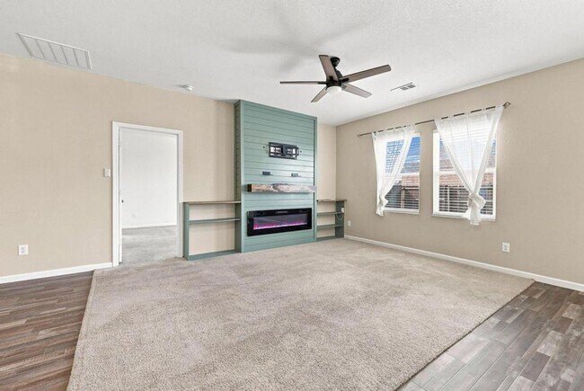 Building Photo - 405 Willow Creek Dr