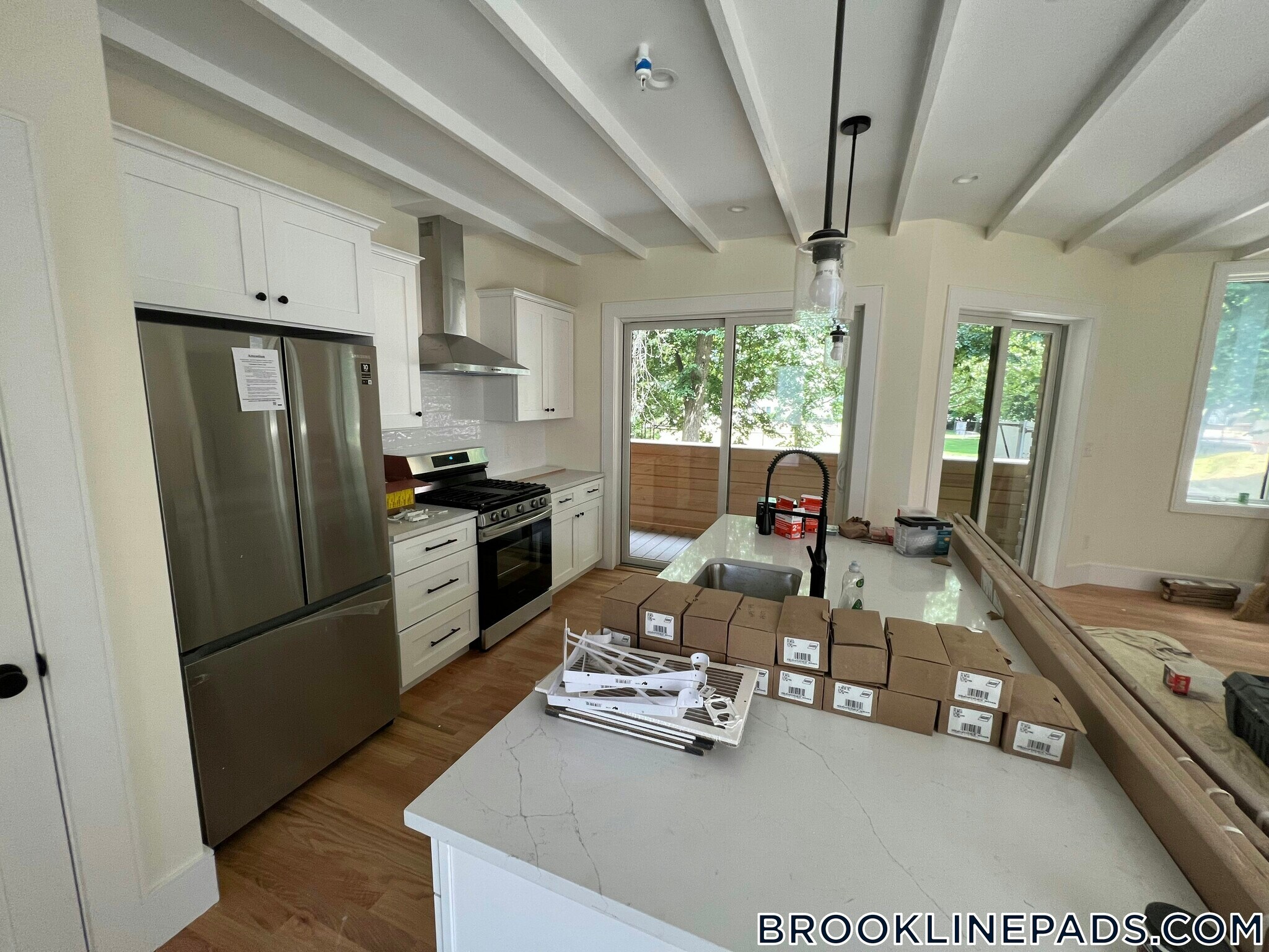 Building Photo - 65 Cameron St