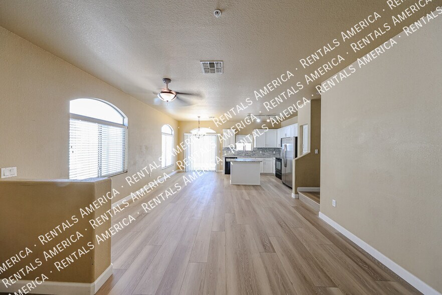 Building Photo - 2401 E Rio Salado Pkwy