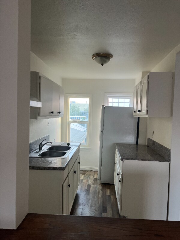 Building Photo - 1724 1/2-1724 1/2 W 45th St