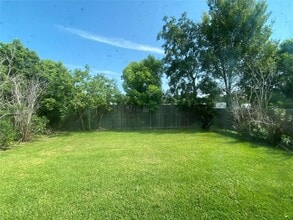 Building Photo - 3815 Putnam Dr