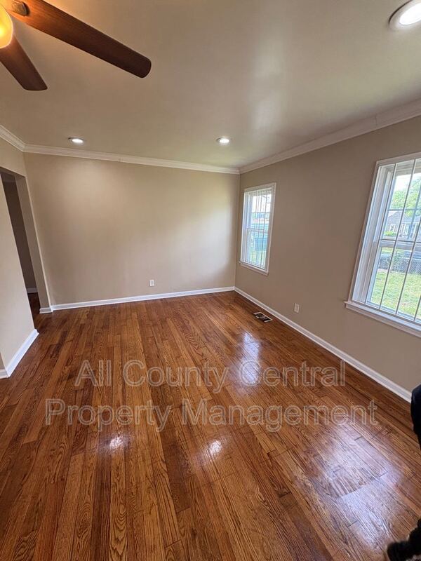 Building Photo - 813 42nd Pl N