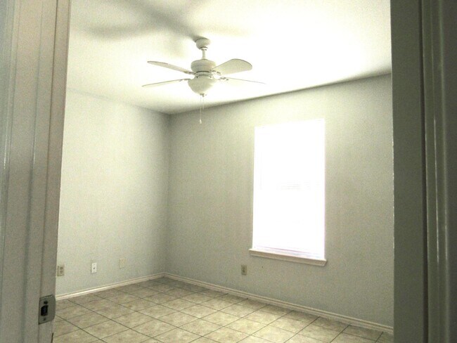 Building Photo - 1420 Juarez Ave