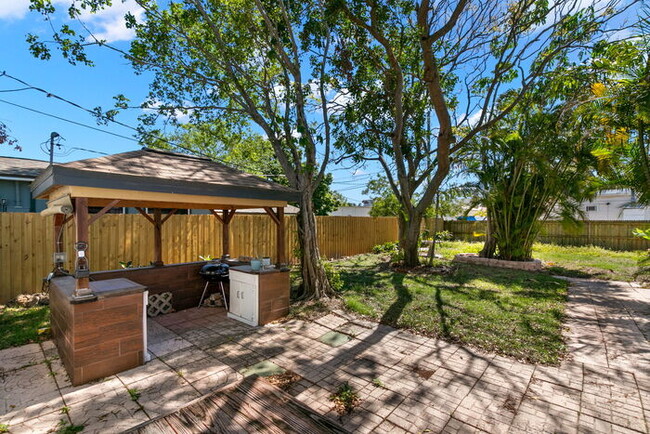 Building Photo - FULLY FENCED in Home For Rent in St Peters...