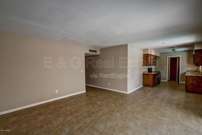 Building Photo - 1030 E Manhatton Dr