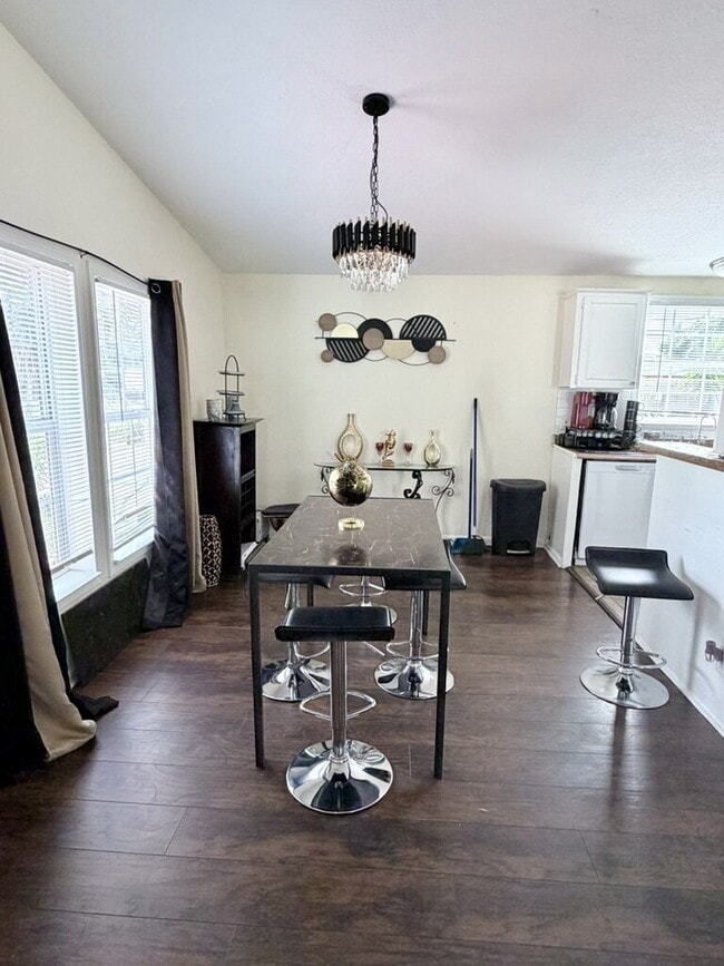 Building Photo - "Charming 1-Bedroom for Rent, Oasis in Vibrant West Palm Beach – Your Ideal Urban Retreat!"