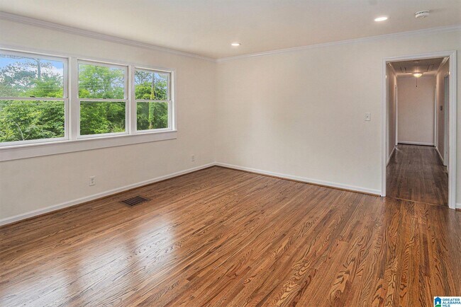 Building Photo - 3137 Woodhaven Dr