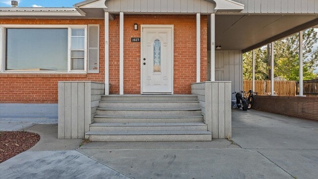 Building Photo - 1627 N 5th St
