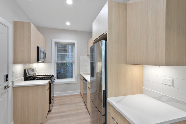 Building Photo - 1904 W Morse Ave