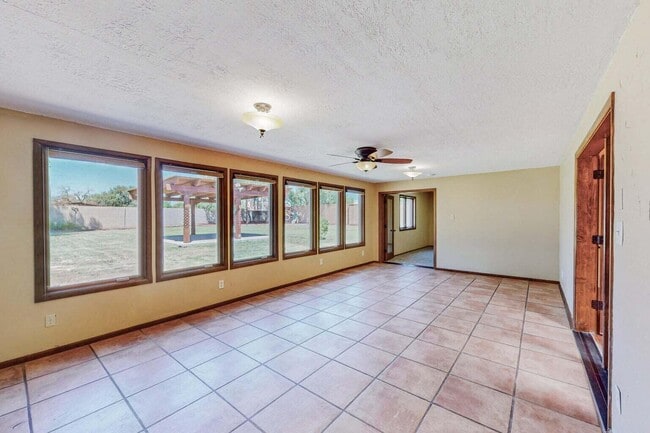 Building Photo - 501 Calle De