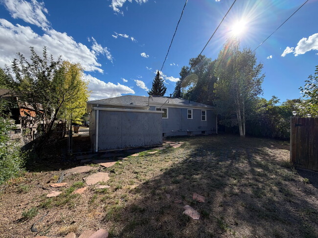 Building Photo - Charming 3 Bedroom 2 Bathroom House