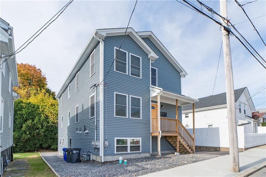 Building Photo - 44 Hall St