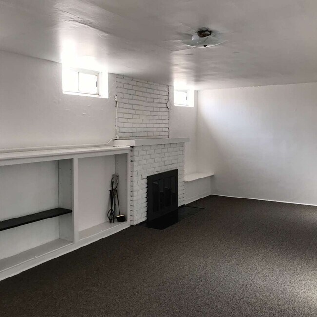 Building Photo - 1536 Peterson St