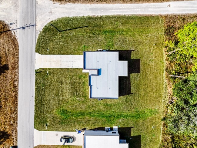 Building Photo - 674 Windermere Dr