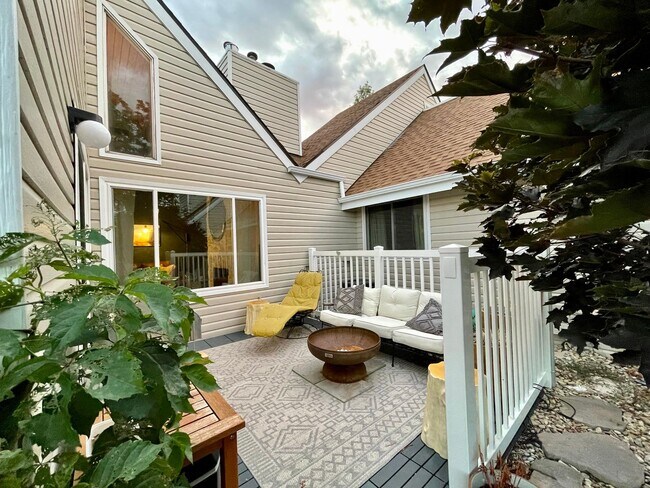 Building Photo - Spacious 2bed/2bath Condo in Aurora
