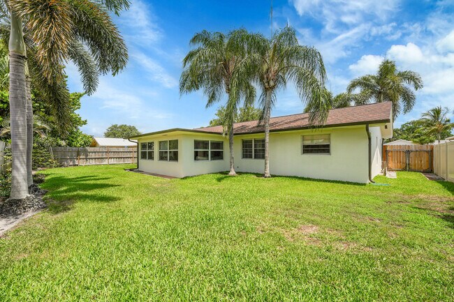 Building Photo - 4360 Elm Ave