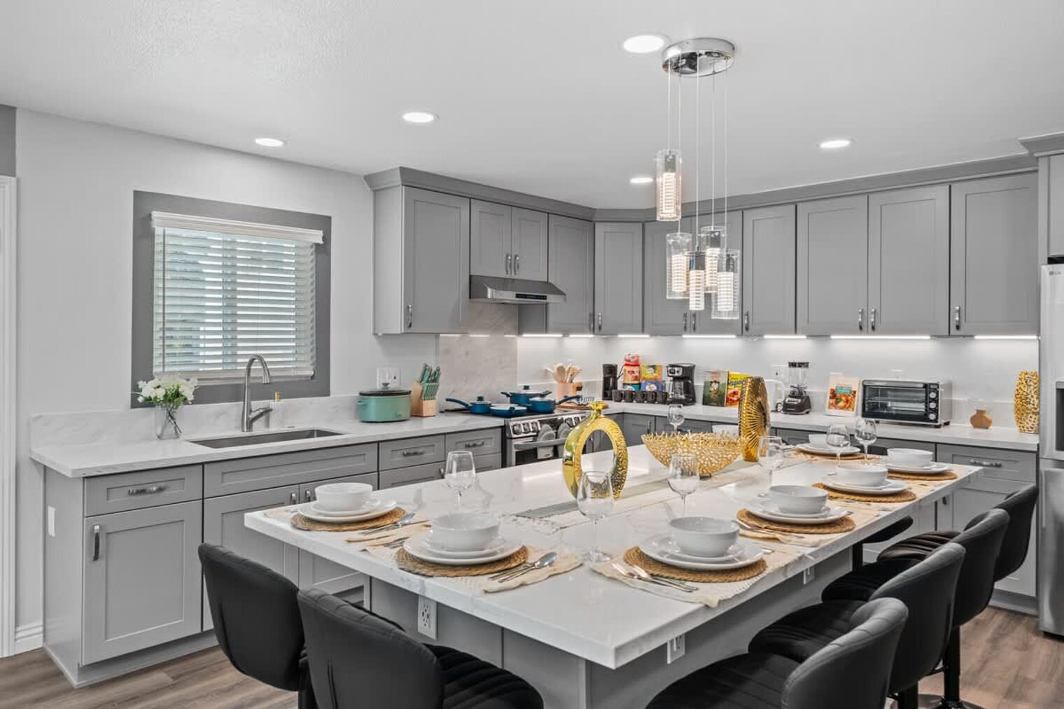 Building Photo - 10983 Parkdale Ave