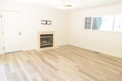 Building Photo - 636 Eastview Way
