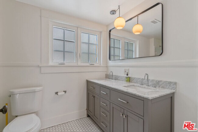 Building Photo - 655 S Hudson Ave