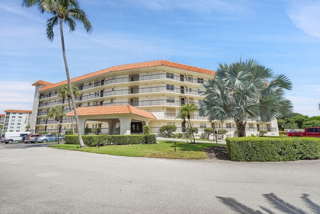 Building Photo - 2871 N Ocean Blvd