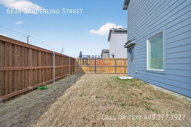 Building Photo - 6234 Sanderling St