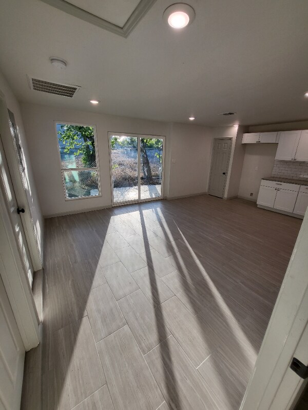 Building Photo - 2417 Castroville Rd
