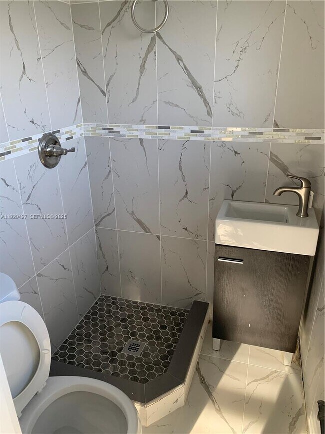 Building Photo - 14301 SW 105th Ave