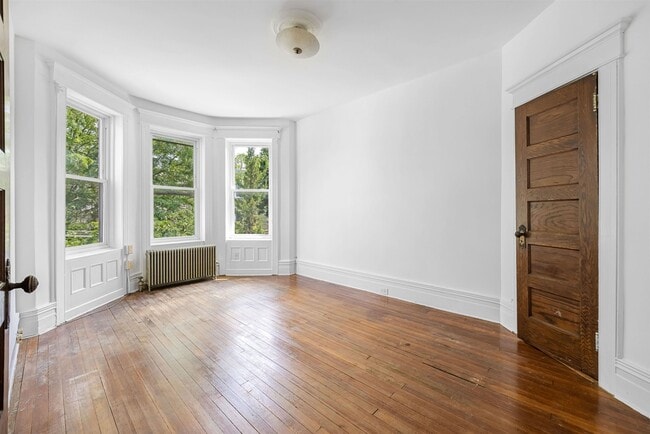 Building Photo - 258 Woodlawn Ave