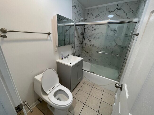 Building Photo - 4214 Bonhill Dr