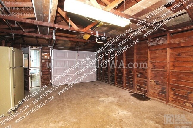 Building Photo - 4131 E 10th St