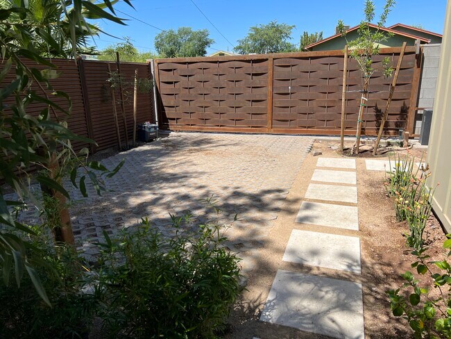 Building Photo - 1220 S Roosevelt St