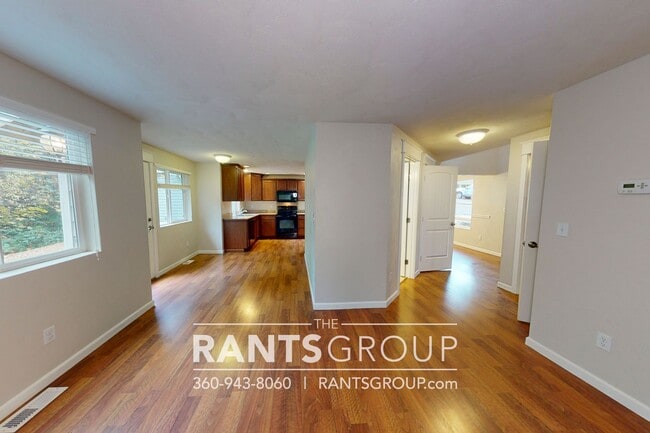 Building Photo - 4-bedroom, 2-bathroom Home with Green Belt in A Prime Location!