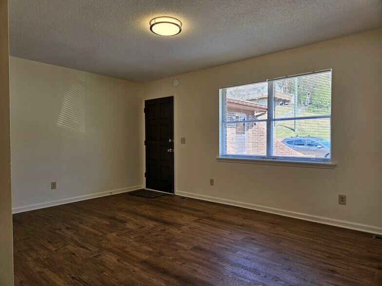 Living room entrance - 3696 Bennett Rd