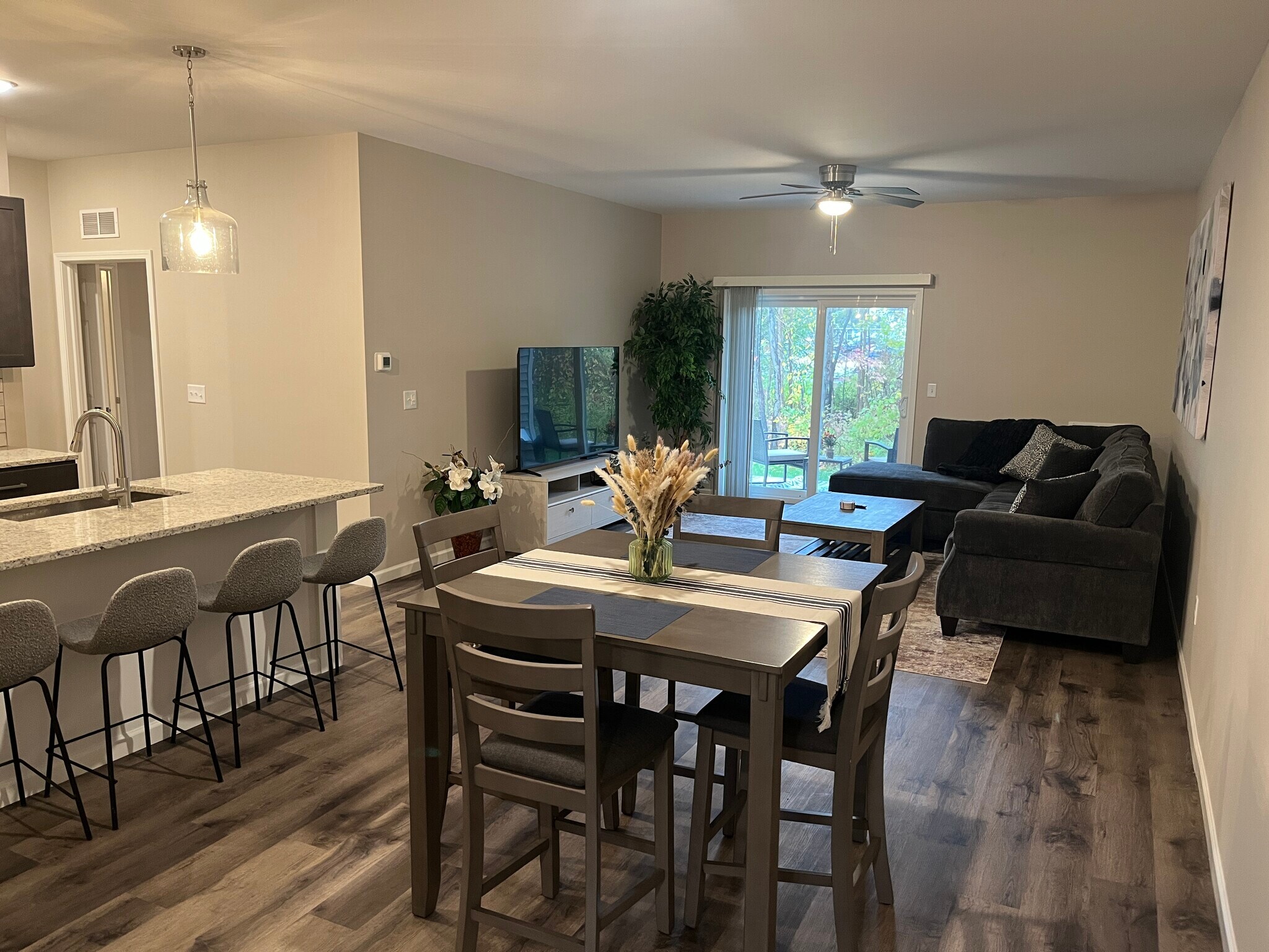 Building Photo - 2086 Community Ln