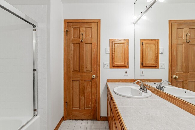 Building Photo - 3BD, 2.5BA Boulder Townhome with 2 Parking Spots