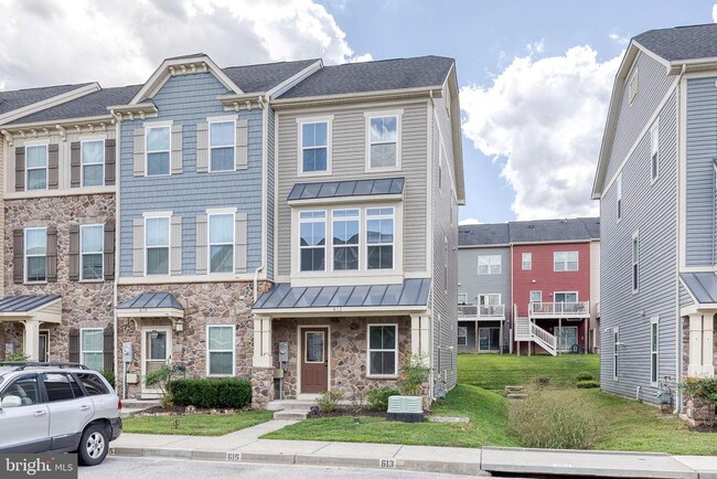 Building Photo - 613 Ravenwood Dr