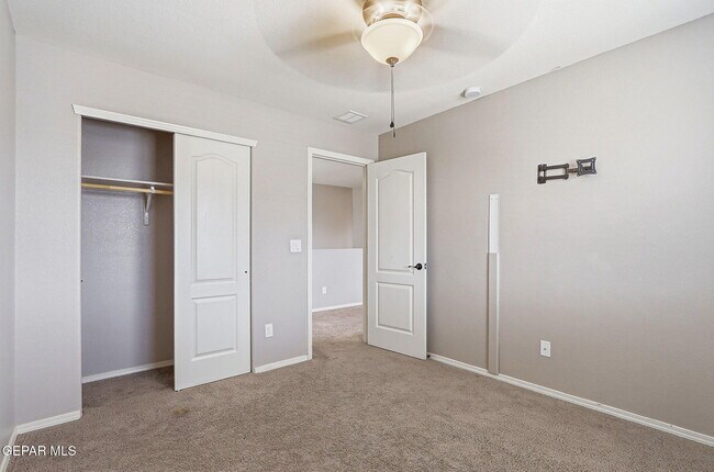 Building Photo - 1041 Earthstar Pl