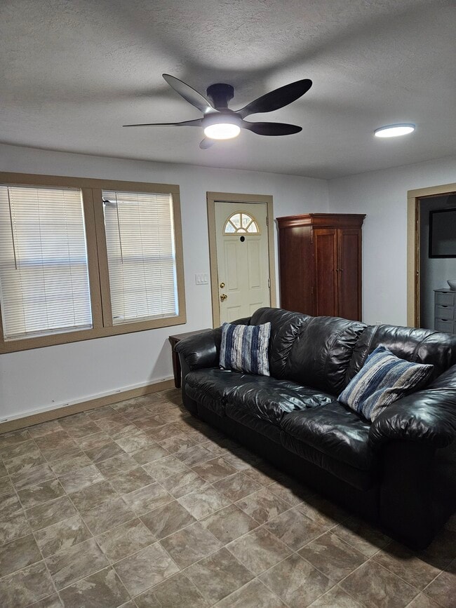 Building Photo - 1446 Old Ballpark Rd