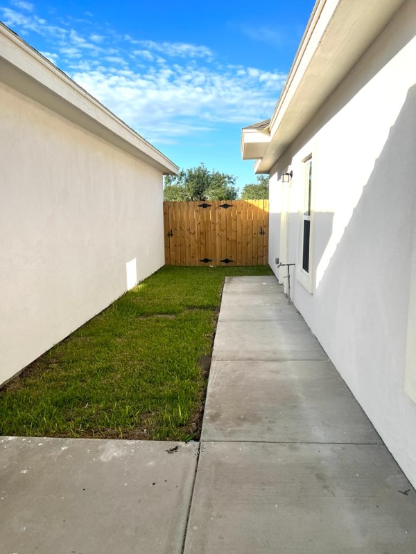 Building Photo - 3405 E Zinnia Ave