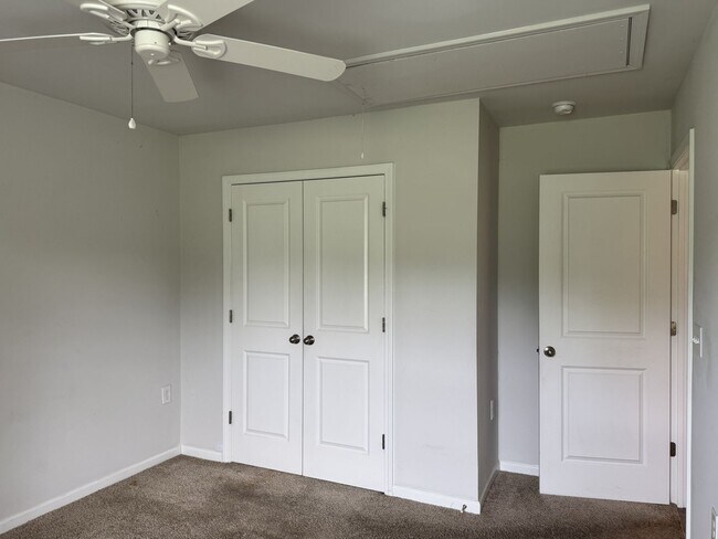 Building Photo - 102 Jessica Ct