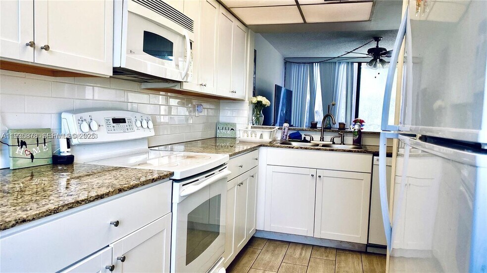 Building Photo - 2931 SW 87th Ter