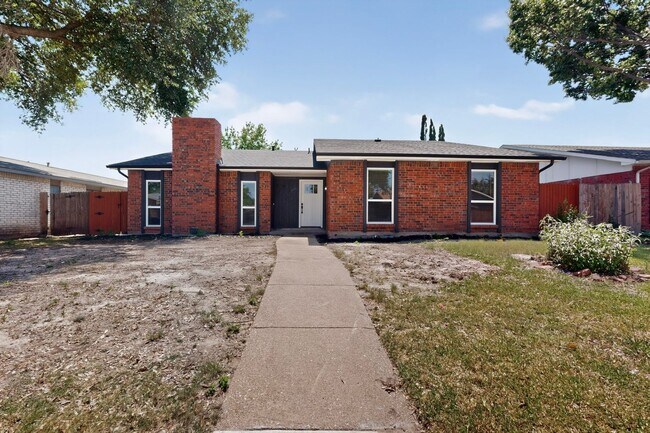 Building Photo - 243 Woodhurst Dr
