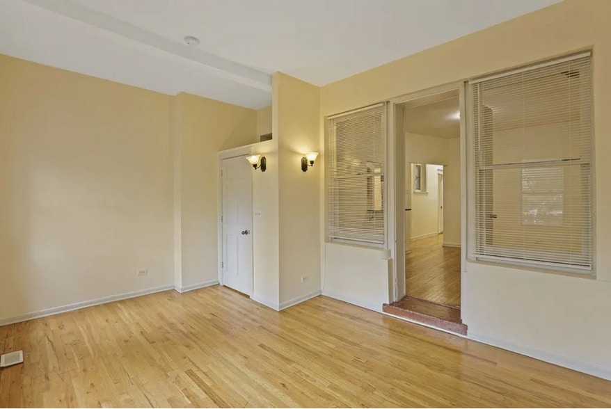 Building Photo - 5120 N Kenmore Ave